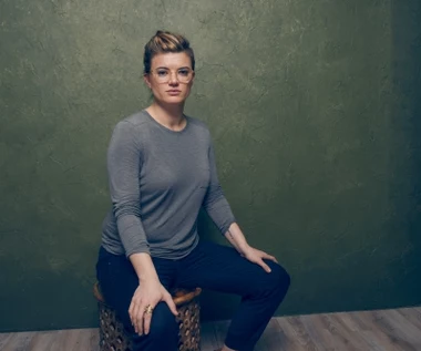 "Siedmiu mężów Evelyn Hugo": Leslye Headland wyreżyseruje adaptację bestsellerowej książki