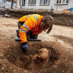 Siedzący szkielet przy szkole. Tajemnicze pochówki sprzed ponad 2 tys. lat