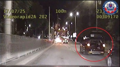 Siedział w otwartym bagażniku i nagrywał. Szczecińska jazda bez trzymanki