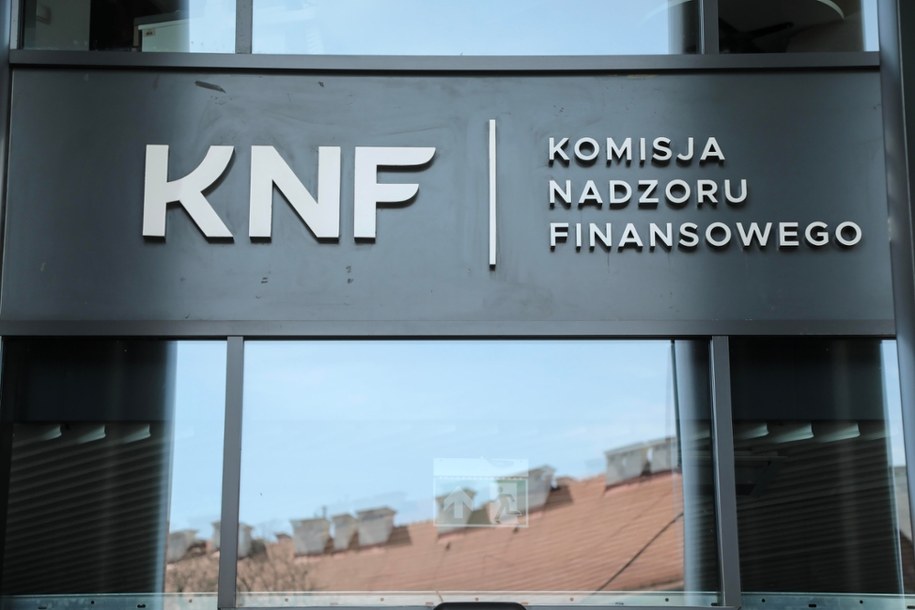 Siedziba Komisji Nadzoru Finansowego /Wojciech Olkusnik  /PAP