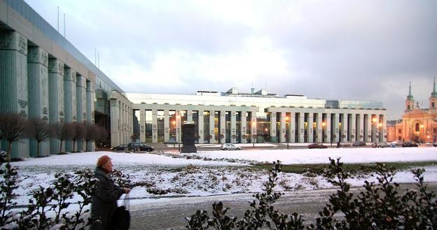 Siedziba NSA i Sądu Najwyższego na pl. Krasińskich w Warszawie. Fot Lech Gawuc /Reporter