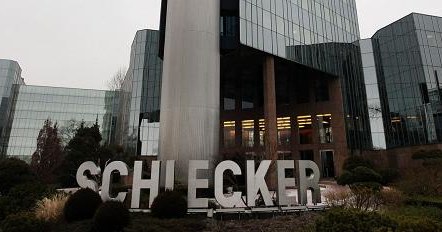 Siedziba upadającej firmy Schlecker w Ehignen koło Ulm w Niemczech /AFP