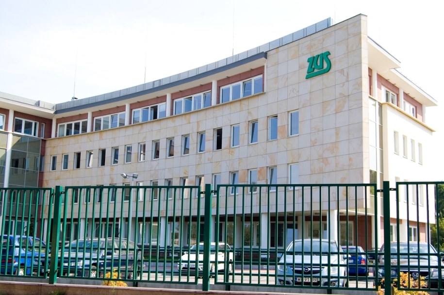 Siedziba ZUS przy ulicy Szamockiej w Warszawie /Shutterstock
