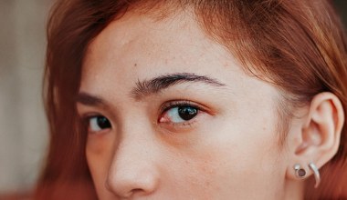 Siemię lniane nie tylko na żołądek czy włosy. Nakładaj 2 razy w tygodniu na brwi, a zaskoczysz się