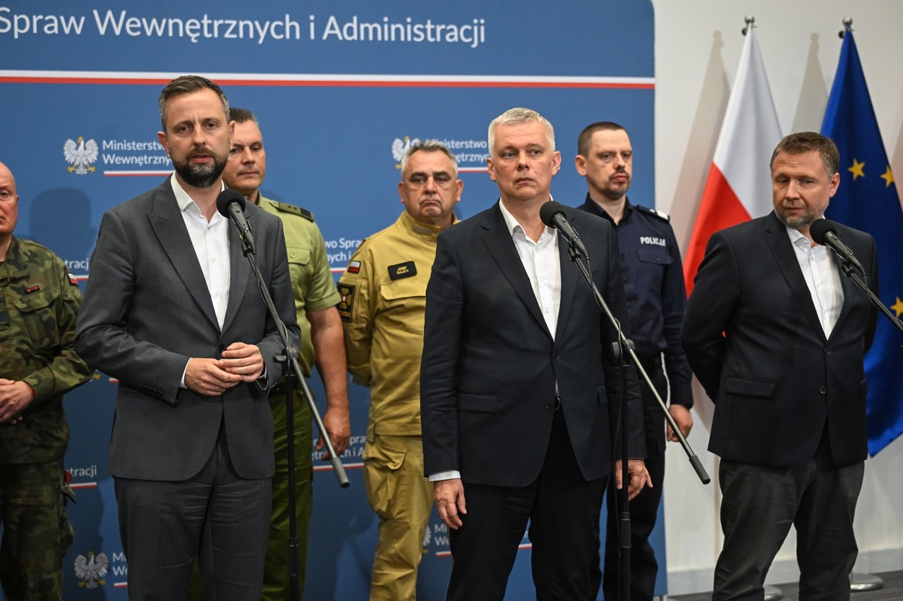Siemoniak na chwilę przed nawałnicą. Mówił o najbliższych godzinach