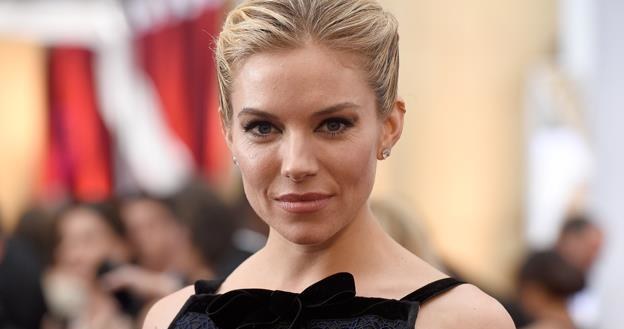 Sienna Miller na tegorocznej gali oscarowej / fot. Kevork Djansezian /Getty Images