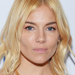 Sienna Miller wyśmiewa plotki o romansie z Bradem Pittem!