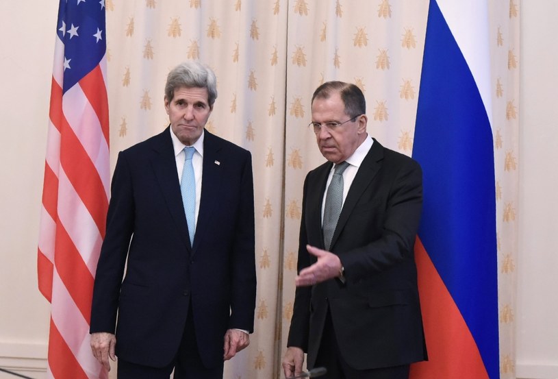 Siergiej Ławrow i John Kerry /AFP