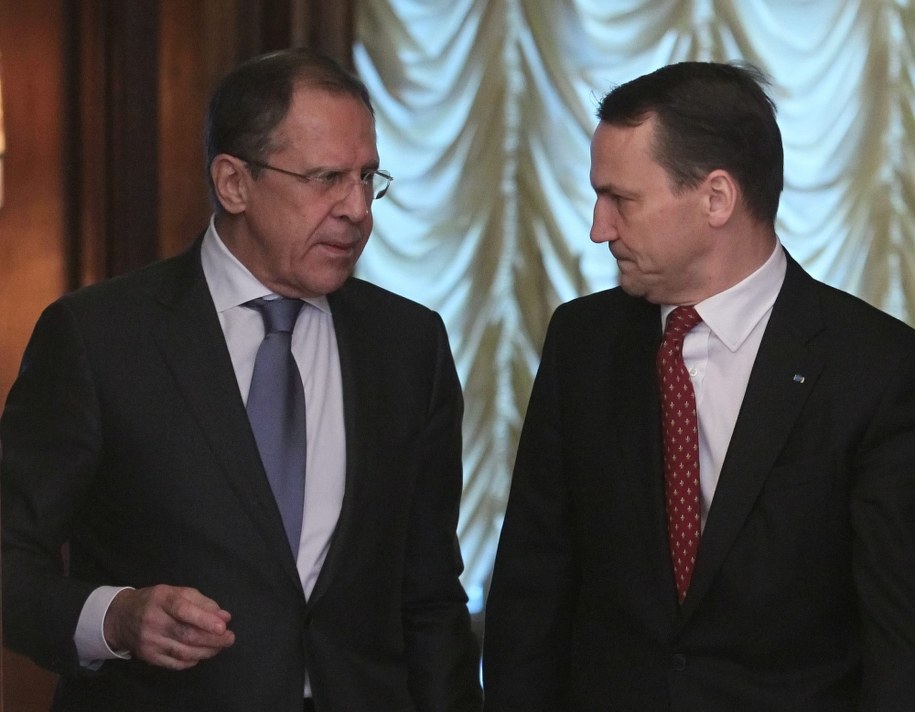 Siergiej Ławrow i Radosław Sikorski /fot. Sergei Chirikov /PAP/EPA