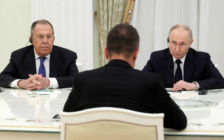 Siergiej Ławrow i Władimir Putin przyjmują Pétera Szijjártó na Kremlu /MIKHAIL METZEL/AFP/East News /East News