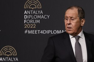 Siergiej Ławrow reaguje na sankcje. Mówi o "dyscyplinowaniu ukraińskich i polskich kolegów"
