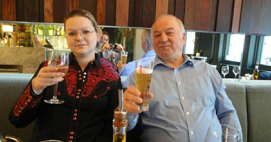 Siergiej Skripal i jego córka Julia na zdjęciu zrobionym w restauracji, którą odwiedzili, zanim znaleziono ich nieprzytomnych na ławce przed centrum handlowym w Salisbury /RUSSIAN LOOK /PAP