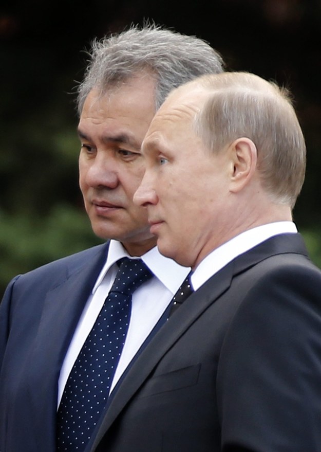 Siergiej Szojgu i prezydent Rosji Władimir Putin /MAXIM SHIPENKOV    /PAP/EPA