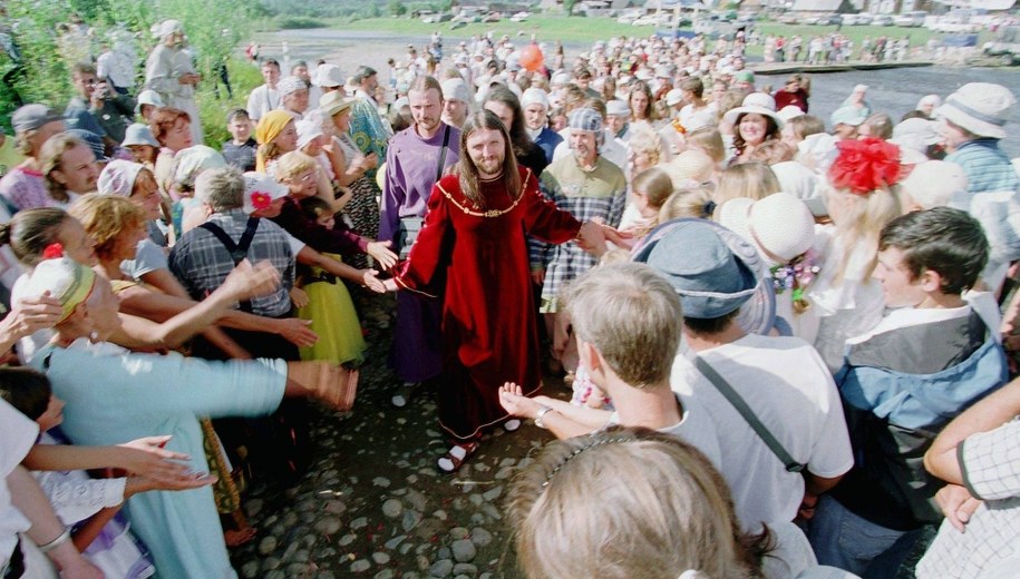 Siergiej Torop wśród wyznawców w 2003 roku / 	ITAR-TASS    /PAP/EPA