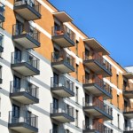 Sierpniowy spadek kredytów mieszkaniowych. Analityk mówi o dwóch czynnikach