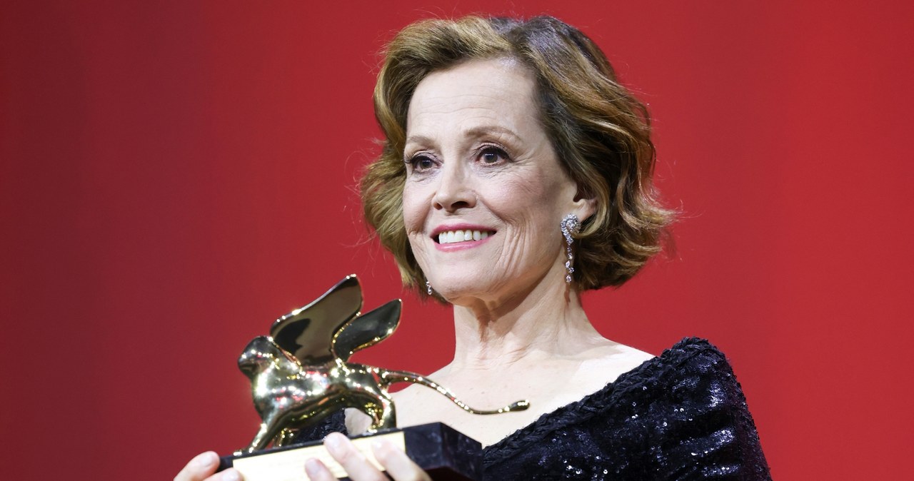 Sigourney Weaver ze Złotym Lwem za całokształt twórczości podczas MFF w Wenecji w 2024 roku /Stefania D'Alessandro / Contributor /Getty Images