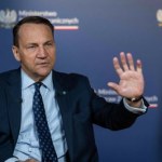 Sikorski, biskup, Niemcy i migranci. Minister odpowiedział duchownemu