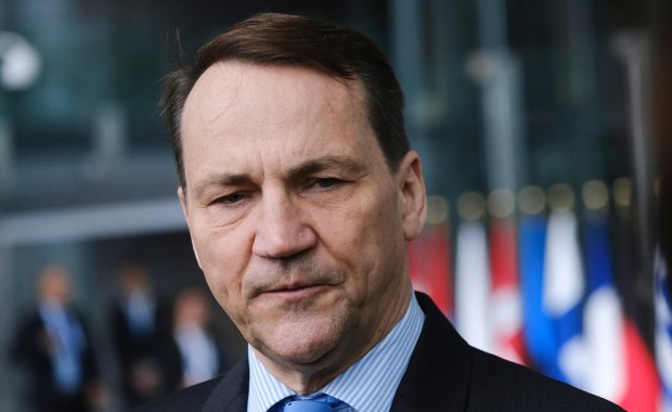 Sikorski: Nasza placówka w Teheranie i jej personel są bezpieczni