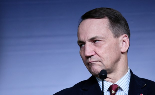 ​Sikorski o nominacjach ambasadorskich: Zaczęli podpisywać