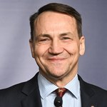 Sikorski ogłosił sukces? Tak skomentował sondę premiera ws. prawyborów 