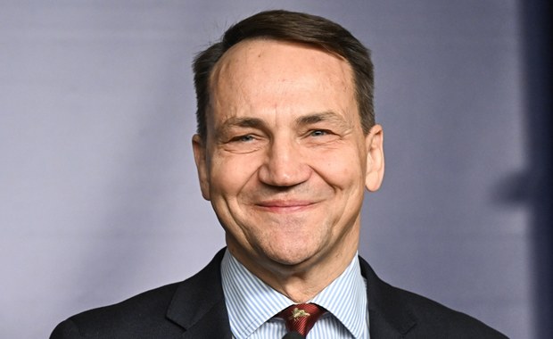 Sikorski ogłosił sukces? Tak skomentował sondę premiera ws. prawyborów 