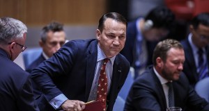 Sikorski ostro do Rosji: Zostaliście ostrzeżeni
