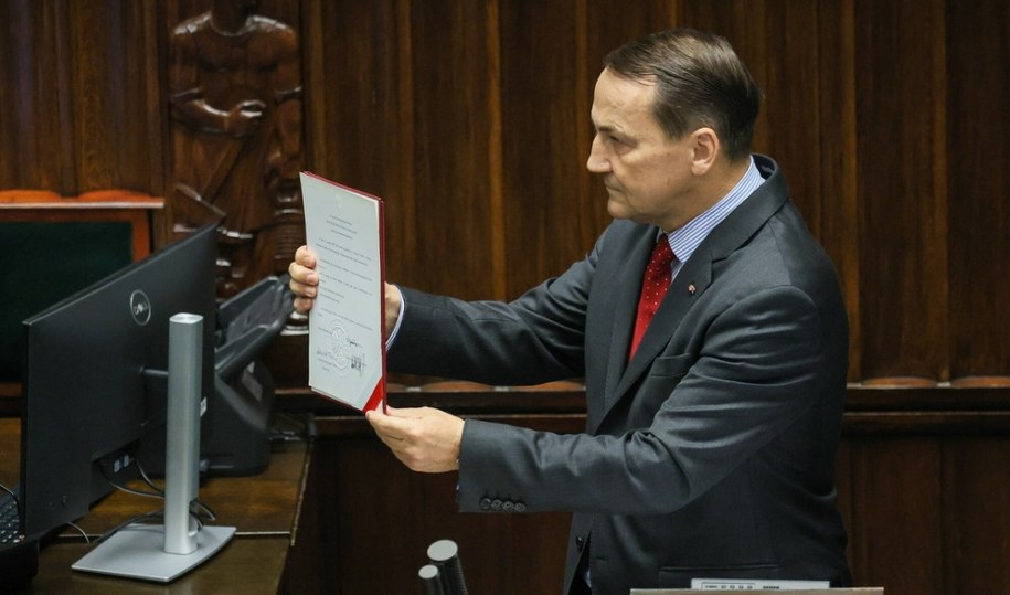 Sikorski pokazał w sieci pismo do Nawrockiego. Dalszy ciąg sporu o nominacje ambasadorskie /Wojciech Olkusnik/East News  /East News