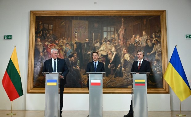 Sikorski: Pracujemy nad kolejnymi dostawami sprzętu dla Ukrainy