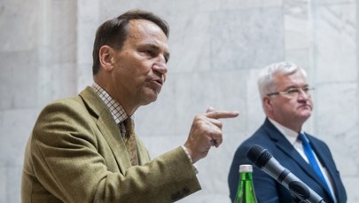 Sikorski punktuje kłamstwa Kremla. "W które mamy wierzyć?"