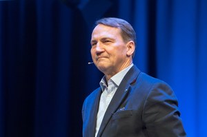 Sikorski: Sądzę, że PO wyprzedzi PiS w sondażach
