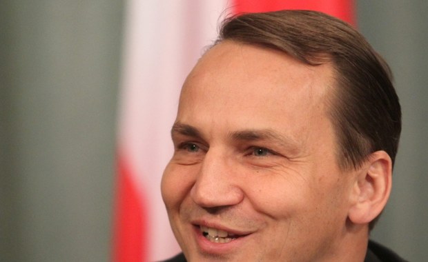 Sikorski: Ucieszymy się dopiero, gdy wrak Tu-154M trafi do Polski