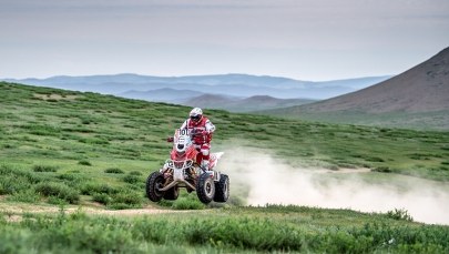 Silk Way Rally: Sonik lawirował w kurzu ciężarówek