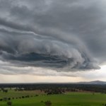 burze nad Polską Silne burze, grad i upały. IMGW wydał ostrzeżenia dla 13 województw