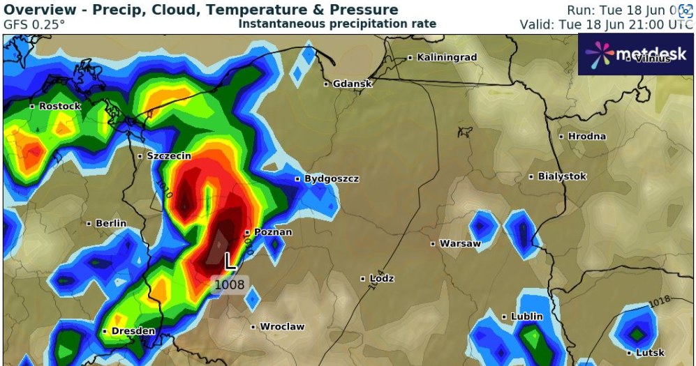 Silne burze prognozowane są nie tylko w ciągu dnia, ale również w nocy z wtorku na środę. Przyniosą ulewy, grad i silny wiatr /wxcharts /