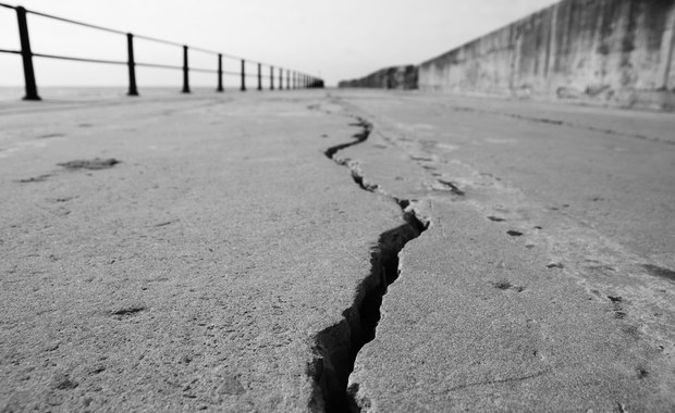Silne i niebezpieczne trzęsienie ziemi w Indonezji