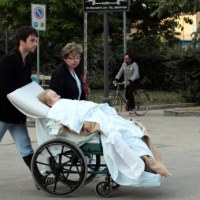 Pacjenci szpitala w Finale Emilia ewakuowani po silnym trzęsieniu ziemi, które nawiedziło region