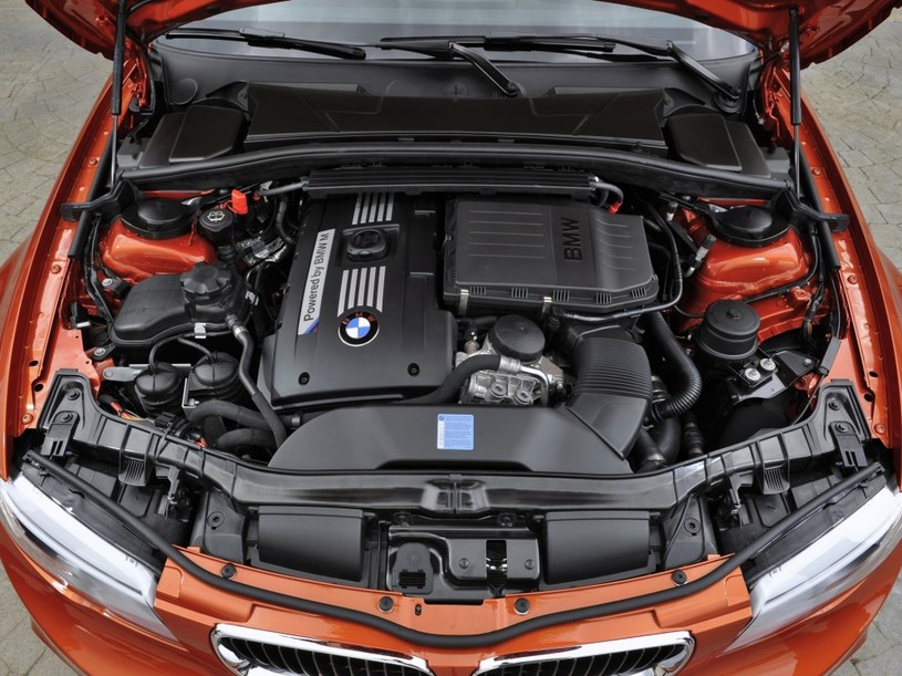 Silnik: 3.0 R6, moc 340 KM. Moment: 450-500 Nm. Przyspieszenie 0-100 km/h: 4,9 s. /BMW