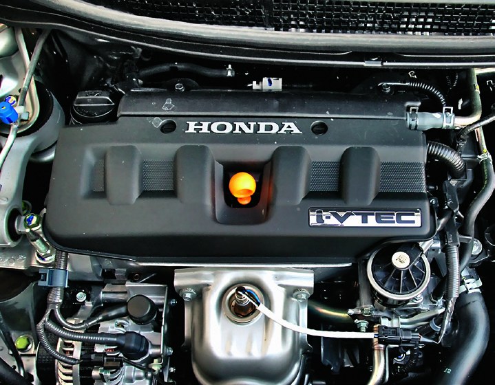 Silnik benzynowy 1.8 i-VTEC słynie z nieza wodności. Potrafi być także ekonomiczny. /Motor