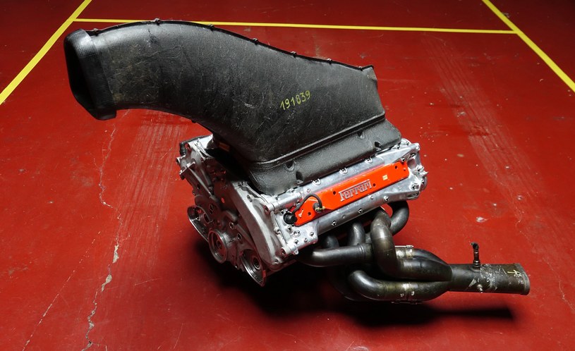 Silnik Ferrari 3.0 V10 o mocy 845 KM. Źródło: Collecting Cars /Informacja prasowa