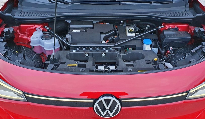 Silnik pod maską? Nic z tego - wszystkie wersje Volkswagena ID.3 i większość ID.4 ma silnik wyłącznie z tyłu. Pod maską umieszczono osprzęt /INTERIA.PL