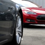 Silnik samochodu Tesla Model S może być uruchomiony smartfonem