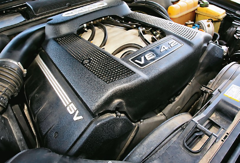 silnik V8 4.2 /Motor