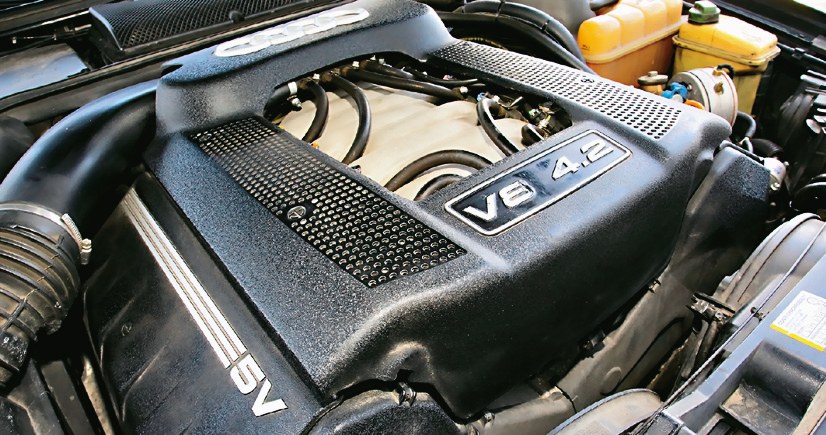 silnik V8 4.2 /Motor