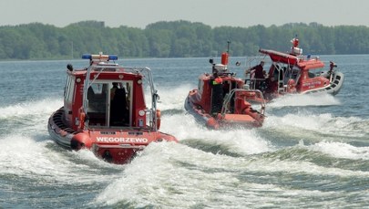 ​Silny wiatr na Mazurach. Część żeglarzy sobie nie poradziła