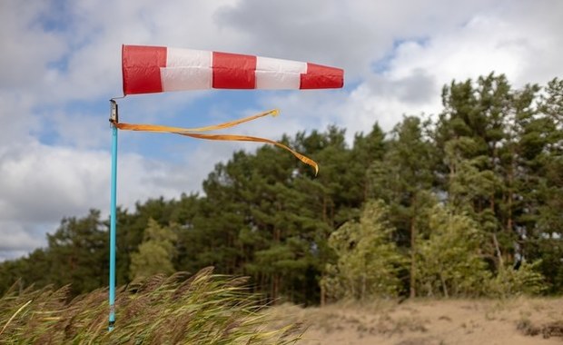 Silny wiatr nad Polską. IMGW ostrzega