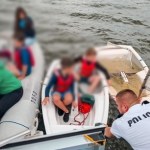 Silny wiatr przewrócił żaglówki z dziećmi na jeziorze