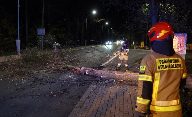 Silny wiatr w całym kraju. RCB ostrzega