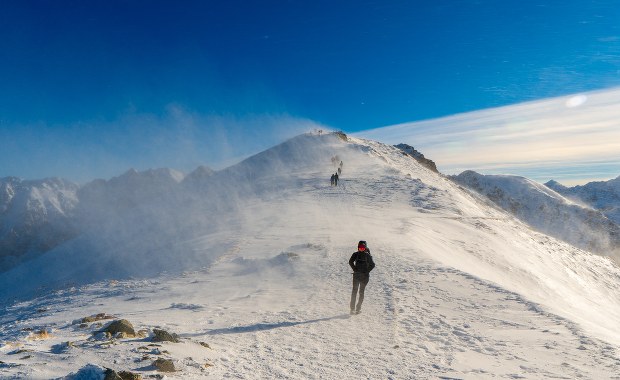 Silny wiatr w Tatrach. Wstrzymano kolejkę na Kasprowy Wierch