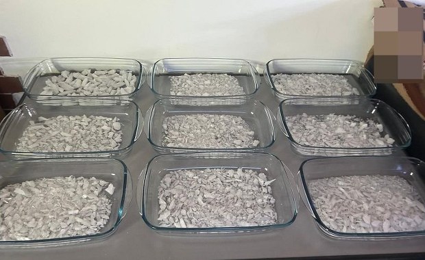 Silny zapach chemikaliów. Narkotykowe imperium pod Legnicą rozbite 