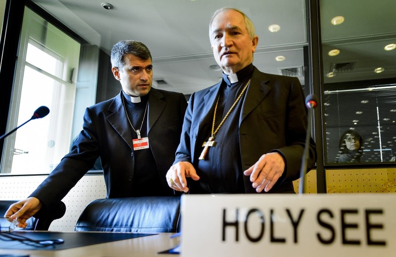 Silvano Tomasi (z prawej) /AFP